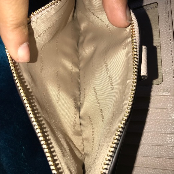 Michale Kors Wristlet - Picture 3 of 4